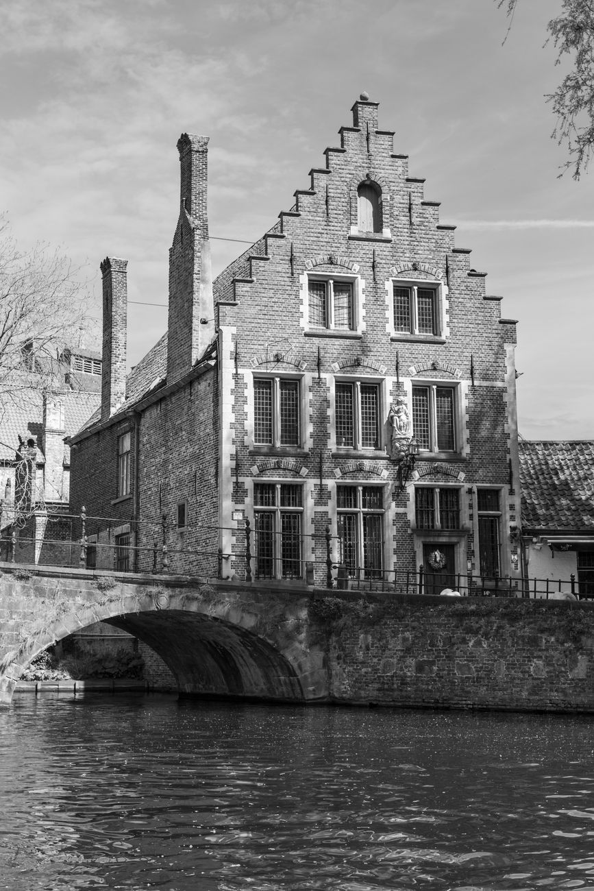 Brugge kasseien grachten historische gevels